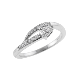Solitaire en or gris diamant poire et diamants