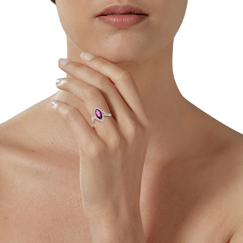 Bague en or gris, rhodolite et diamants, marquise