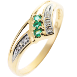 Bague en or jaune rhodié, émeraudes et diamants