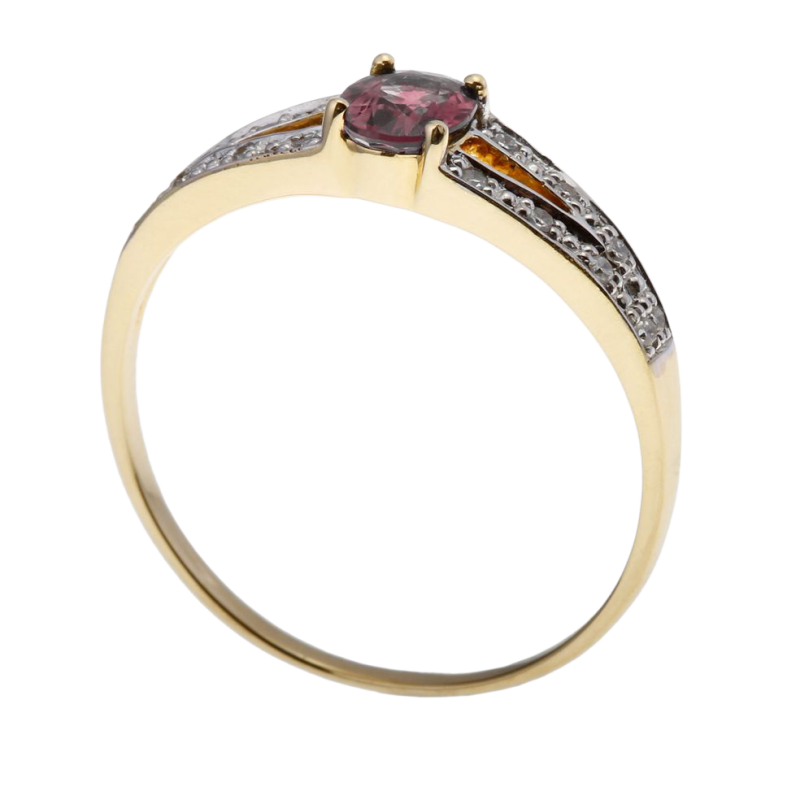 Bague en or jaune rhodié, rubis et diamants