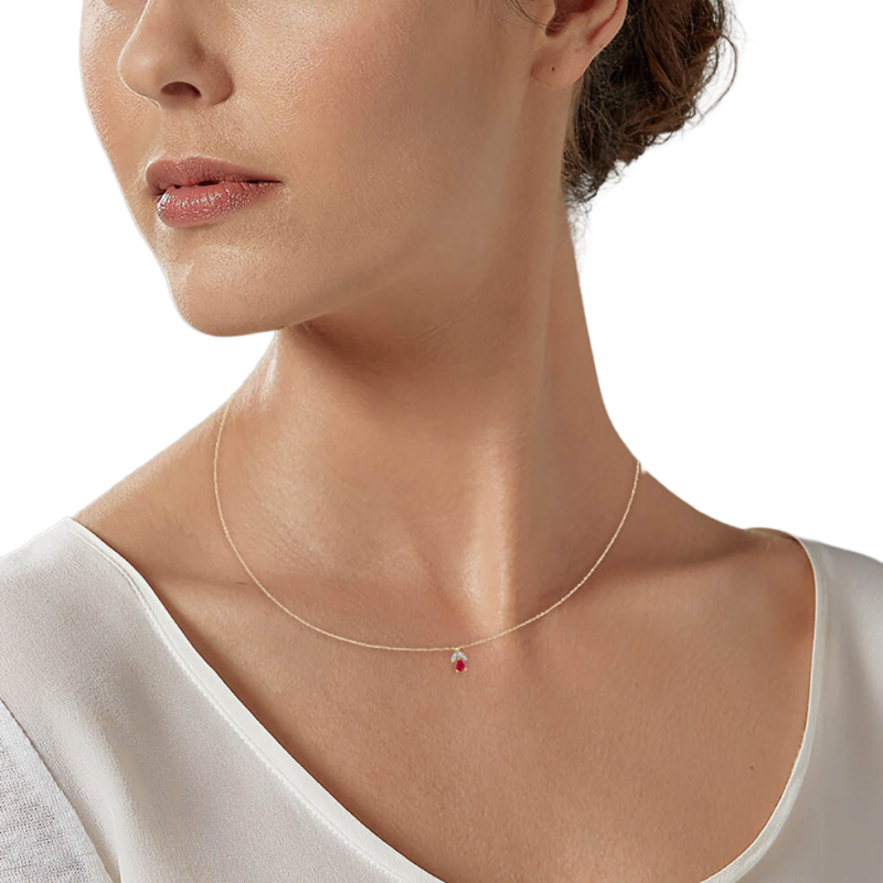 Collier en or jaune rhodié, rubis et diamants