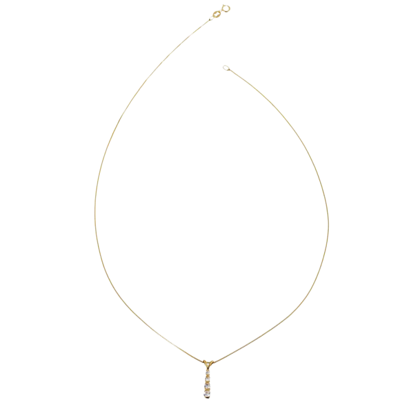 Pendentif en or jaune et oxydes de zirconium sur chaine maille venitienne