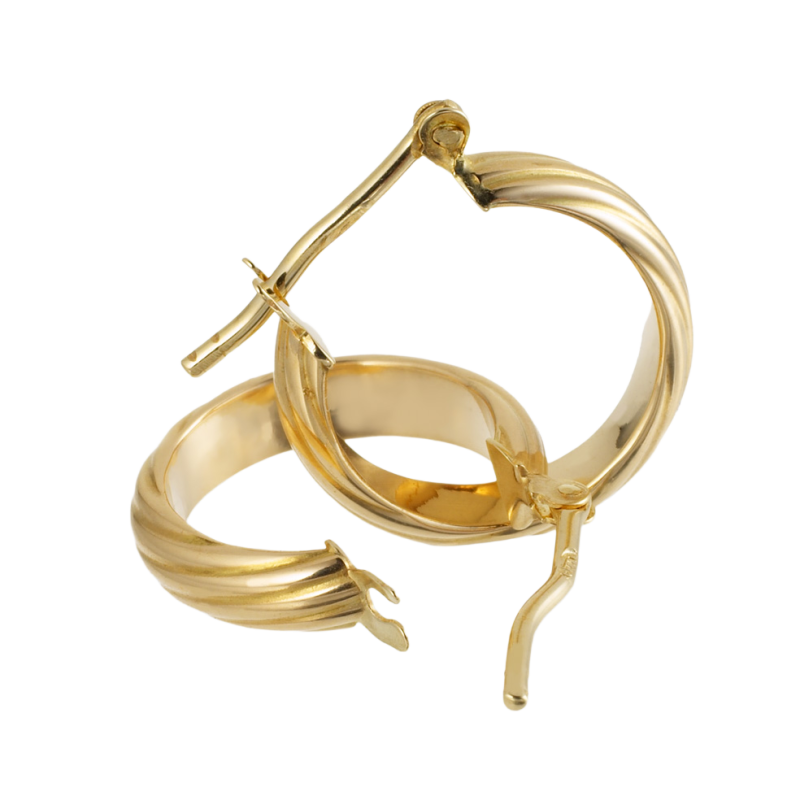 Créoles en or jaune, demi jonc godronné, diamètre 13mm.