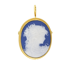 Broche pendentif en or jaune , camée en porcelaine bleue