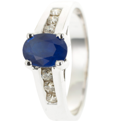 Bague en or gris, saphir et diamants