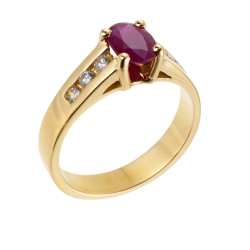 Bague en or jaune, rubis et diamants