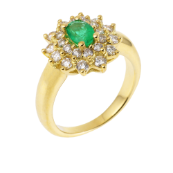 Bague en or jaune, émeraude double entourage diamants