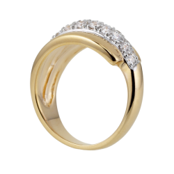 Bague en plaqué or avec des oxydes de zirconium