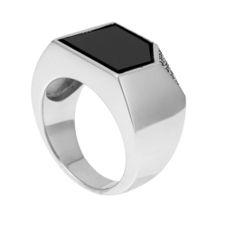Chevalière en argent rhodié, onyx et oxydes de zirconium