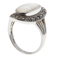 Bague en argent vieilli, nacre et marcassites