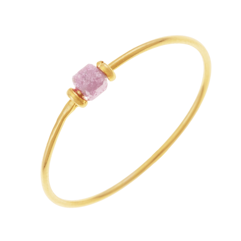 Bague en or jaune et pierre synthétique rose pâle