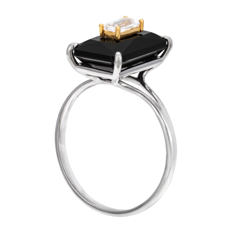 Bague en or jaune et argent rhodié, onyx et oxyde de zirconium