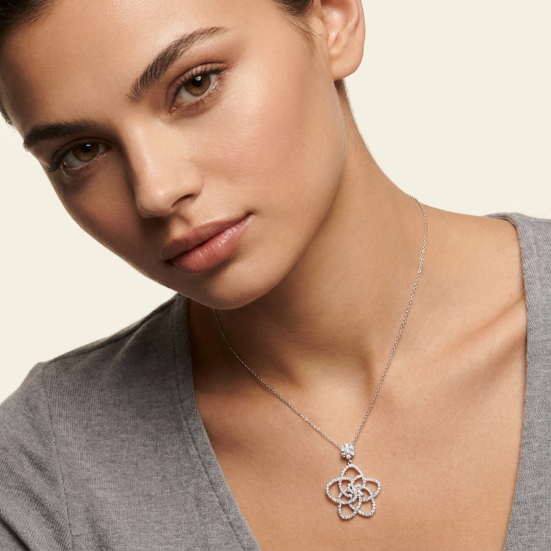 Collier en argent rhodié et oxydes de zirconium