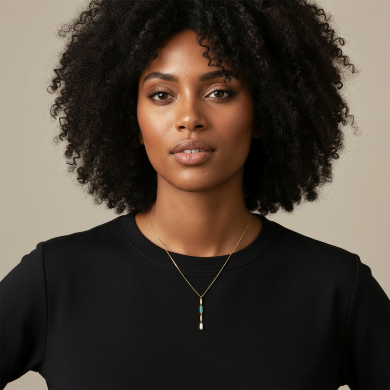 Collier en or jaune, nacre et pierre synthétique
